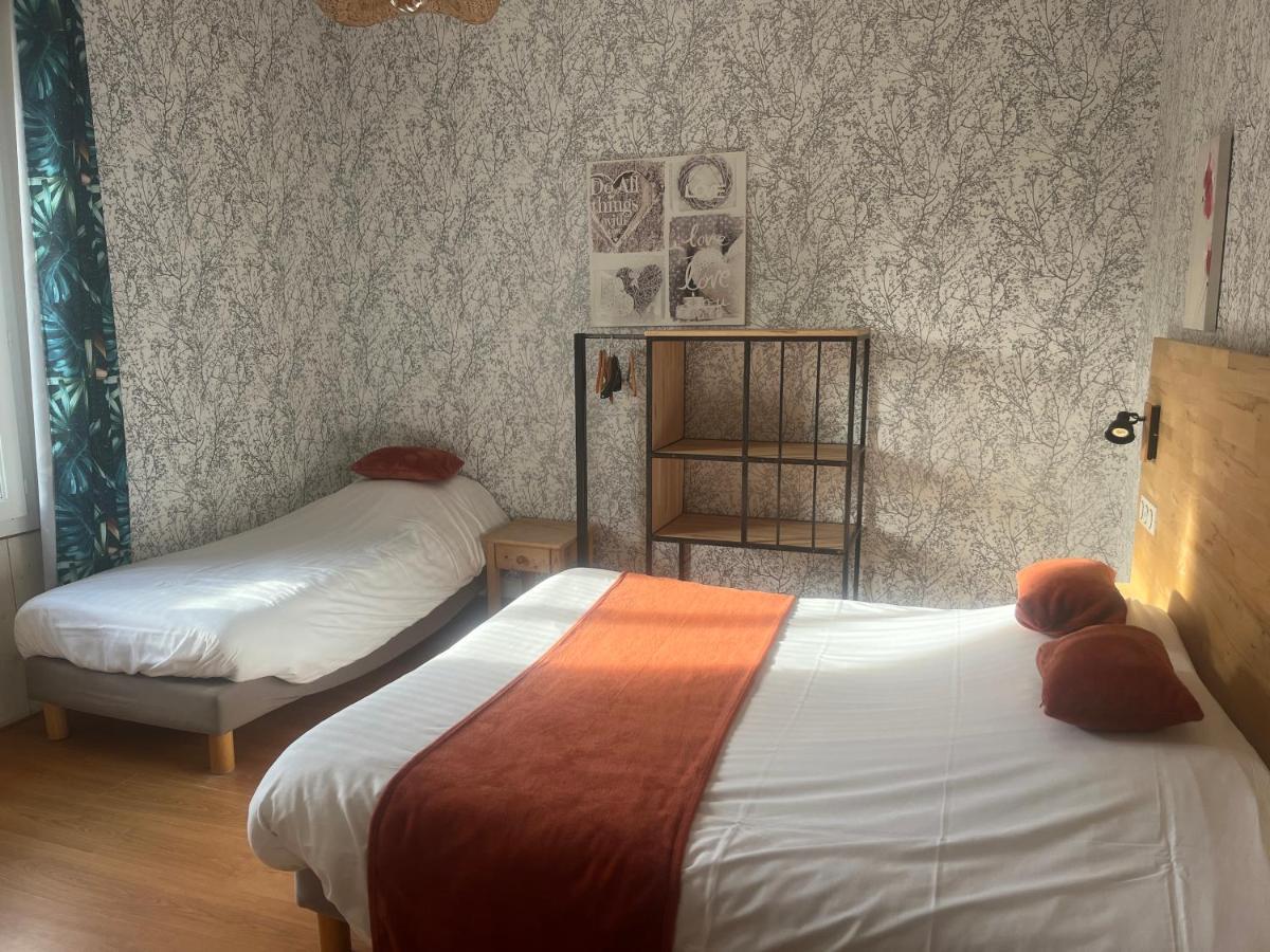 Le Petit Montmartre Hotel Dinard Bagian luar foto