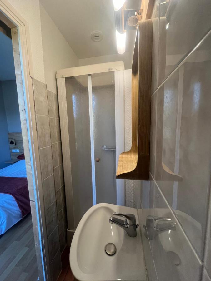 Le Petit Montmartre Hotel Dinard Bagian luar foto
