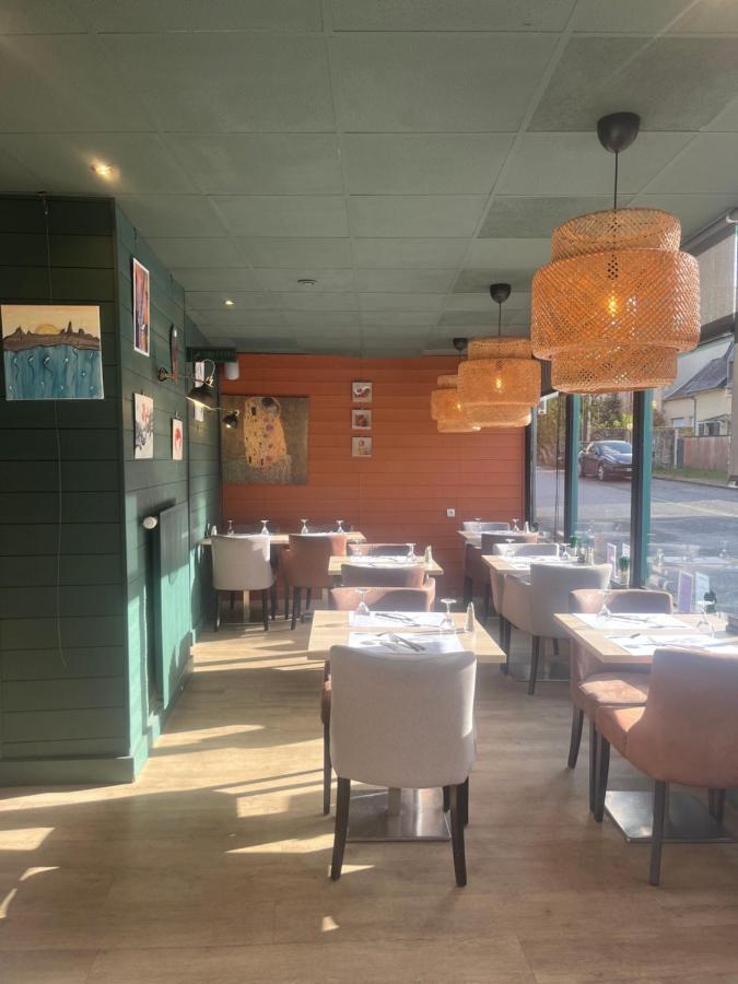 Le Petit Montmartre Hotel Dinard Bagian luar foto