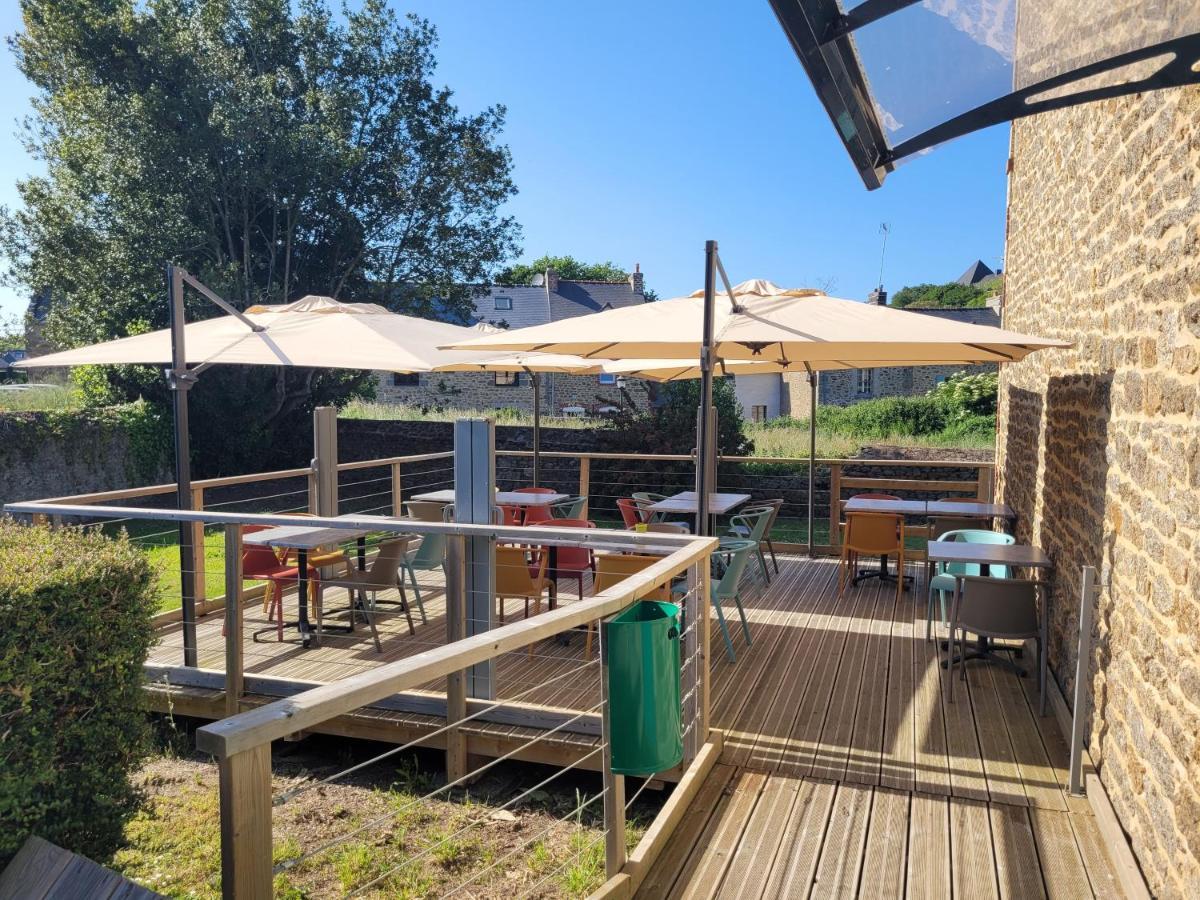 Le Petit Montmartre Hotel Dinard Bagian luar foto