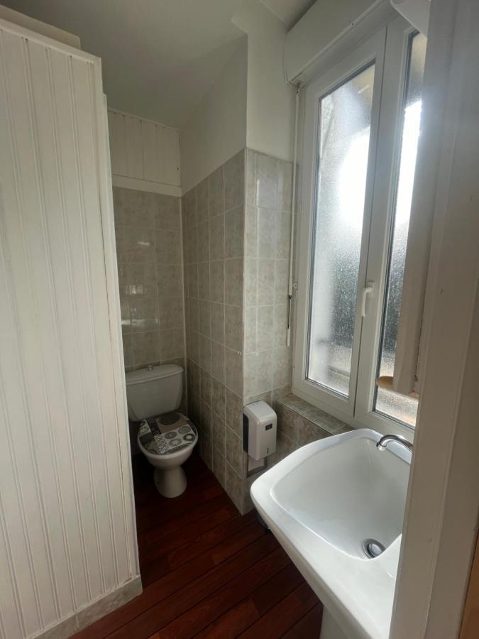 Le Petit Montmartre Hotel Dinard Bagian luar foto