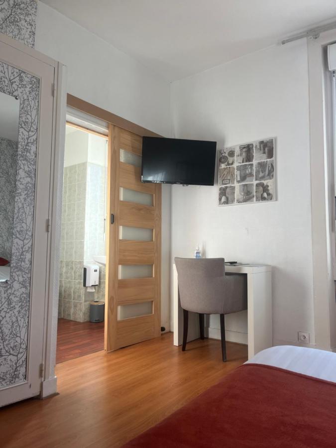 Le Petit Montmartre Hotel Dinard Bagian luar foto