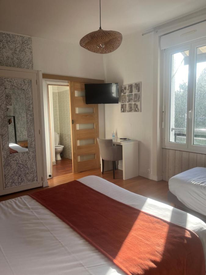 Le Petit Montmartre Hotel Dinard Bagian luar foto