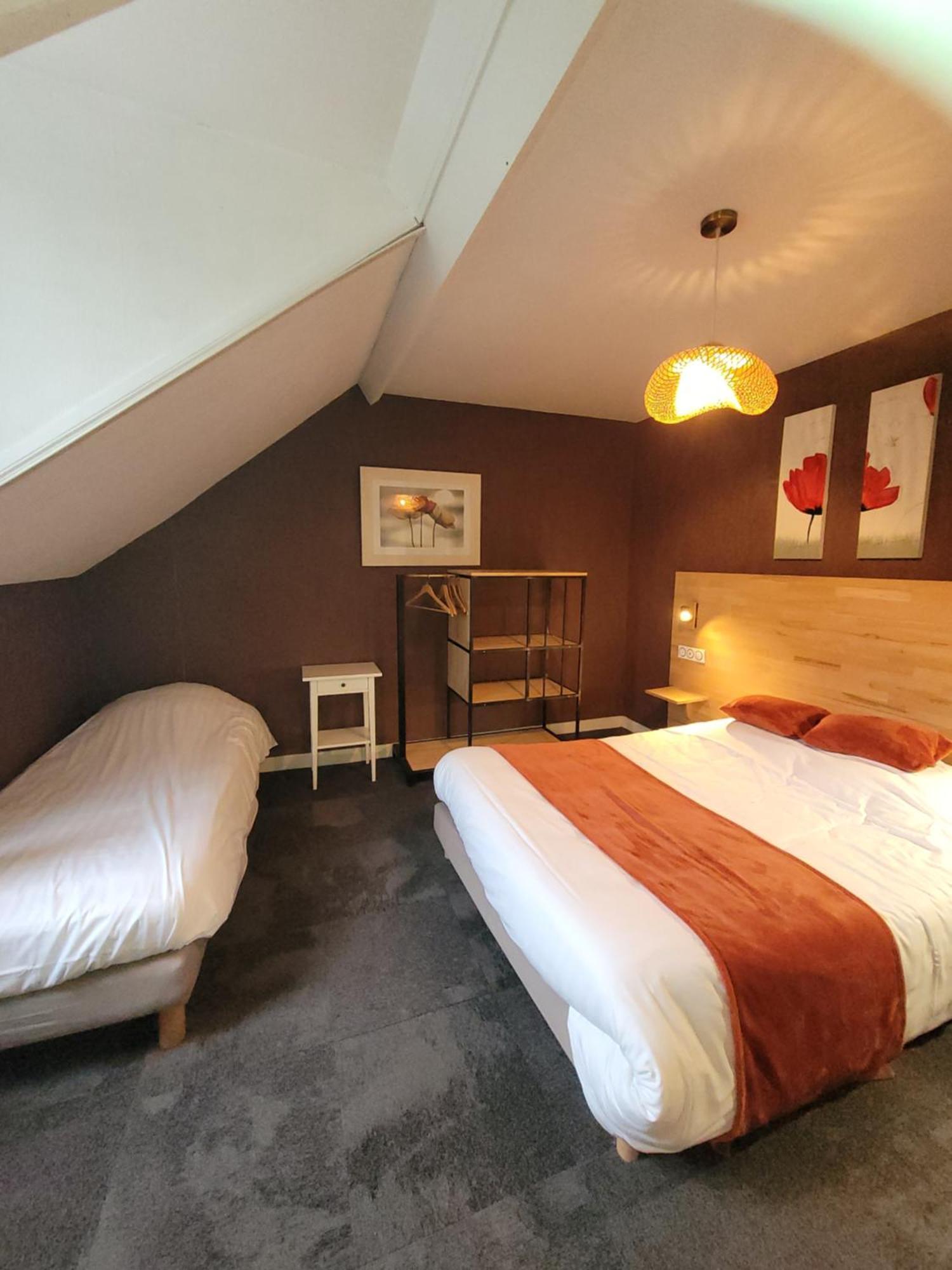 Le Petit Montmartre Hotel Dinard Bagian luar foto