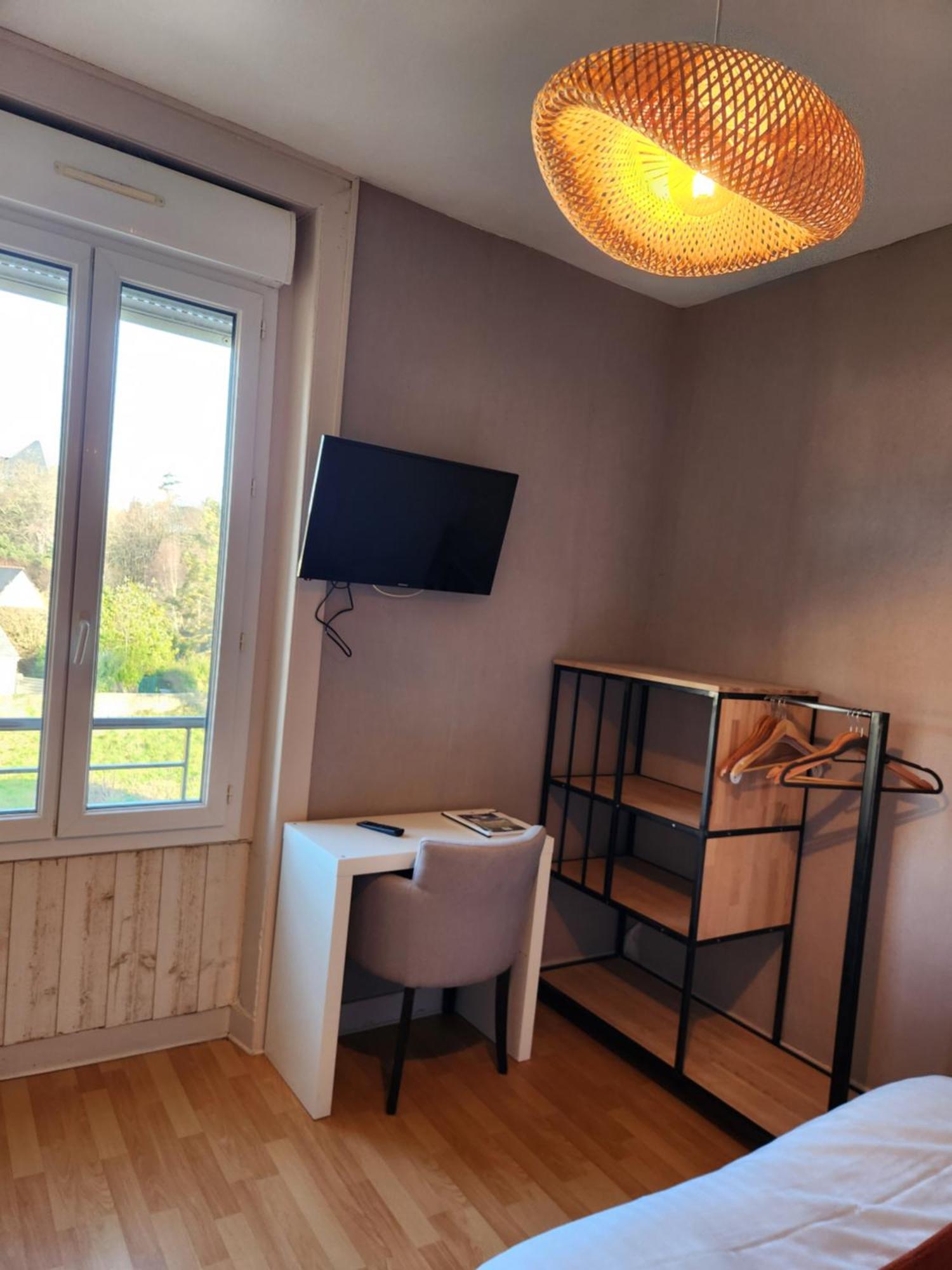 Le Petit Montmartre Hotel Dinard Bagian luar foto