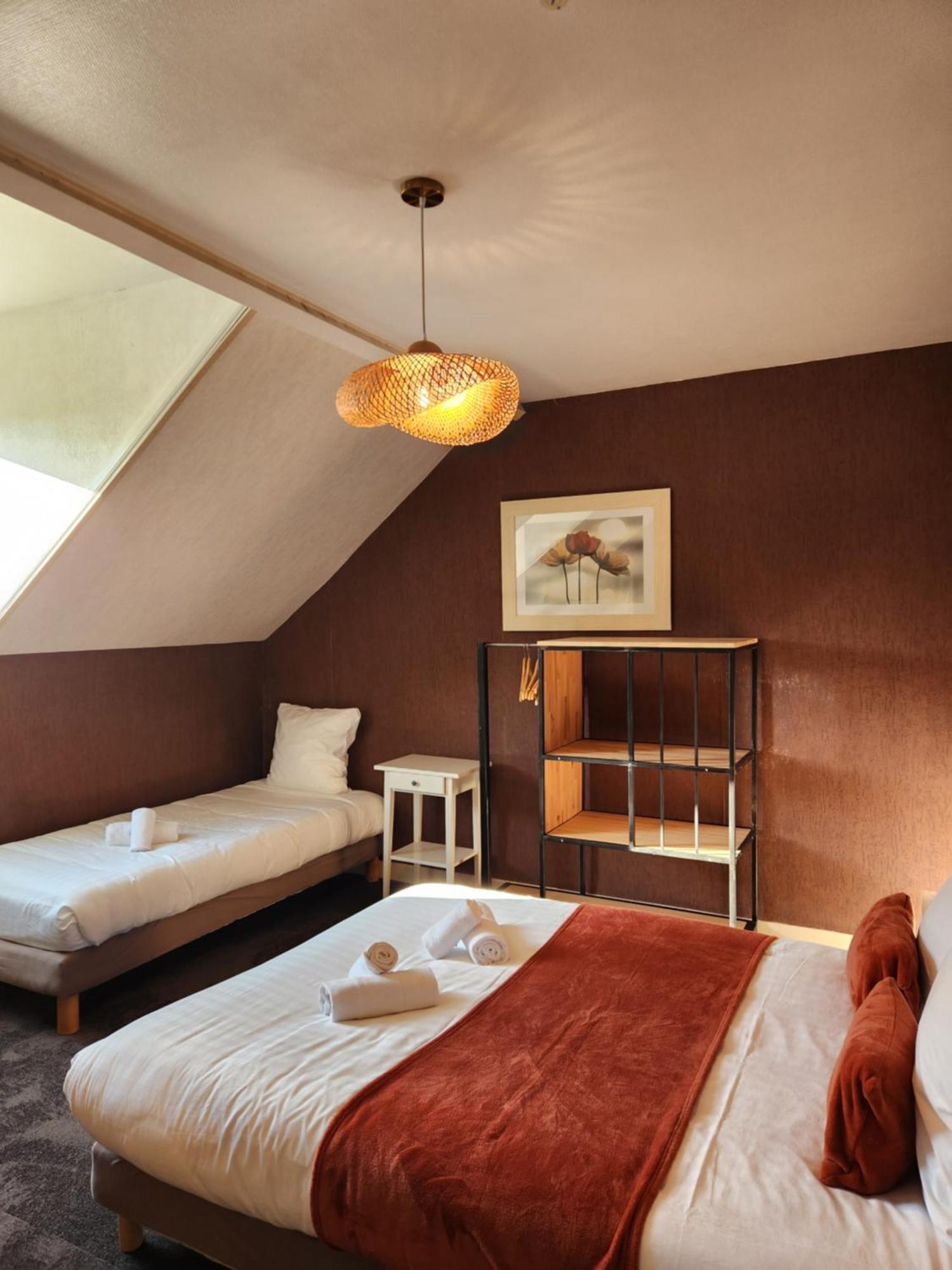 Le Petit Montmartre Hotel Dinard Bagian luar foto
