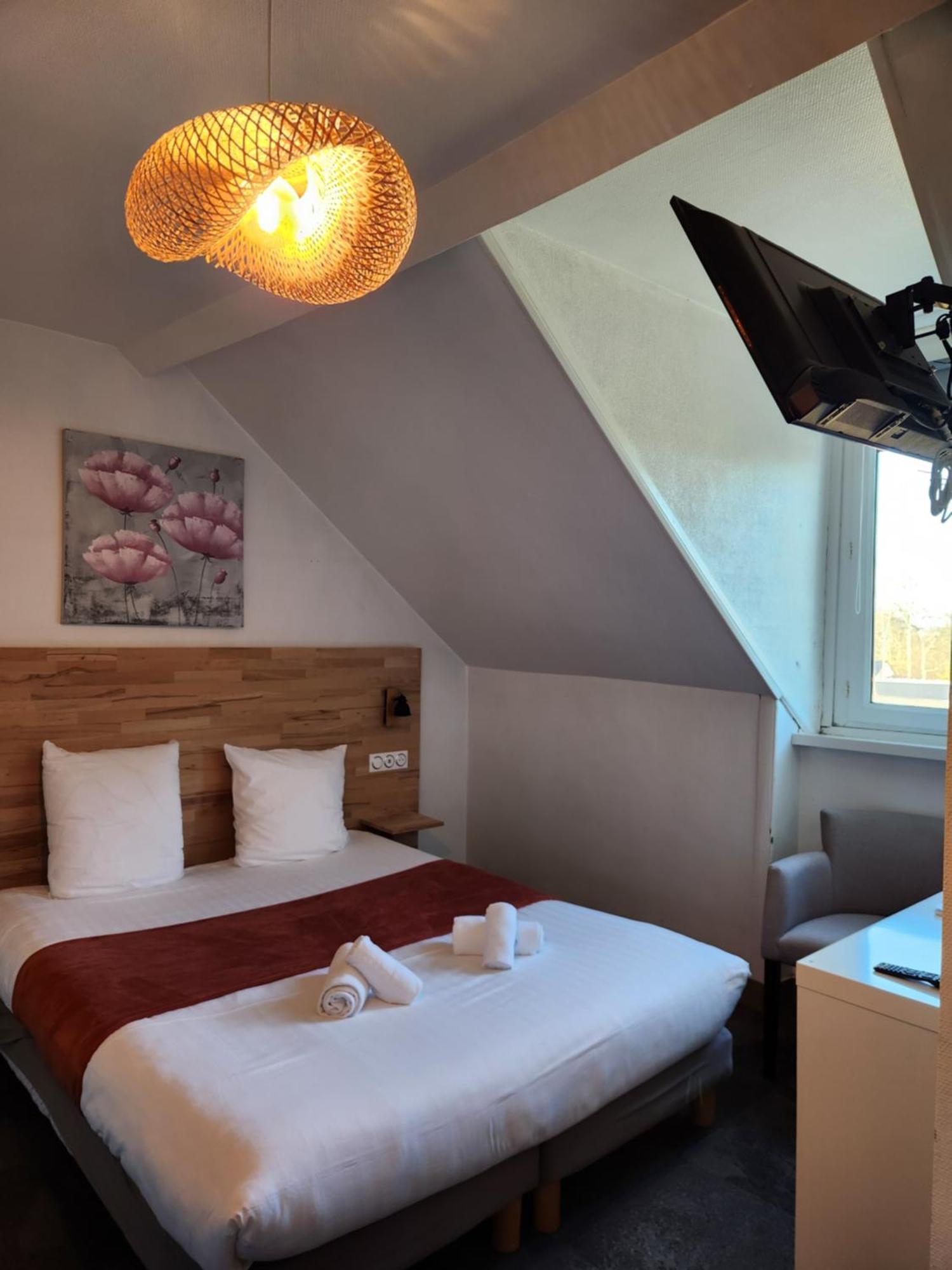 Le Petit Montmartre Hotel Dinard Bagian luar foto
